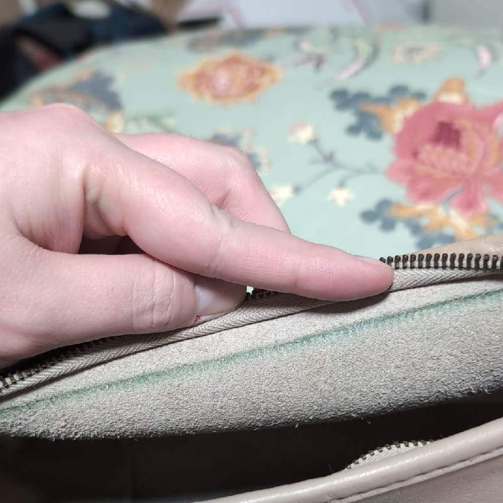 Vintage Putty/Greige Real Leather Shoulder Bag - Picture 12 of 14